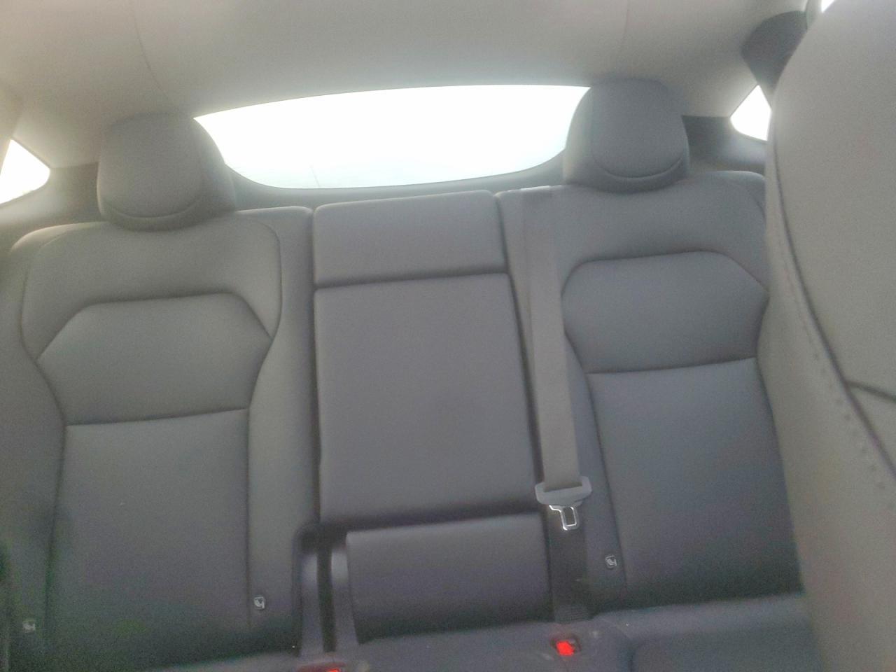 2026 Tesla Model Y - zdjęcie 10