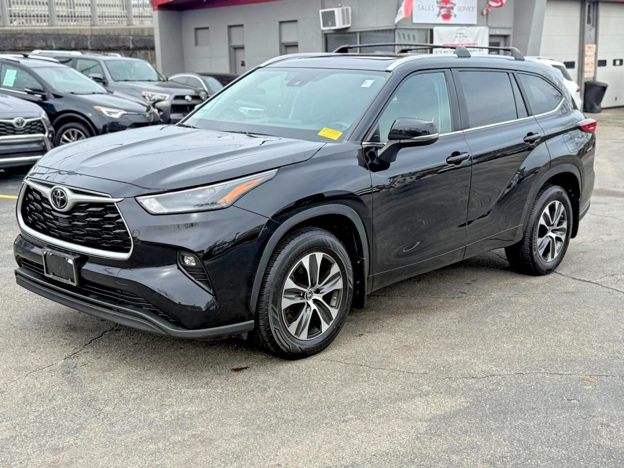 2023 Toyota Highlander Xle - zdjęcie główne