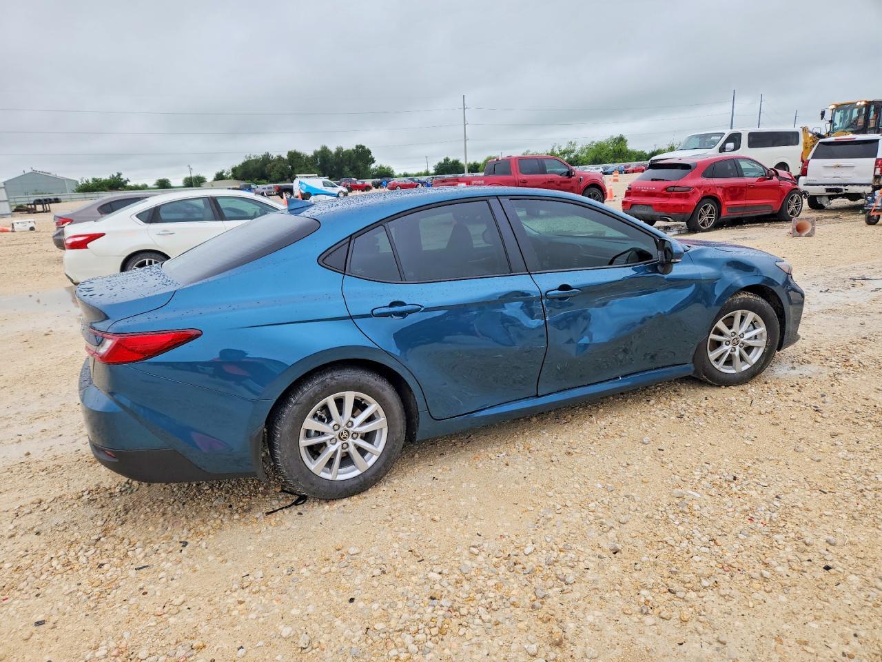 2026 Toyota Camry Le - zdjęcie 3