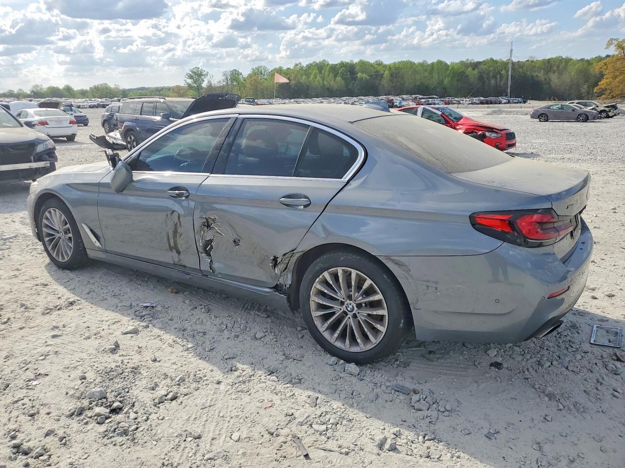 2021 BMW 530 Xi - zdjęcie 2