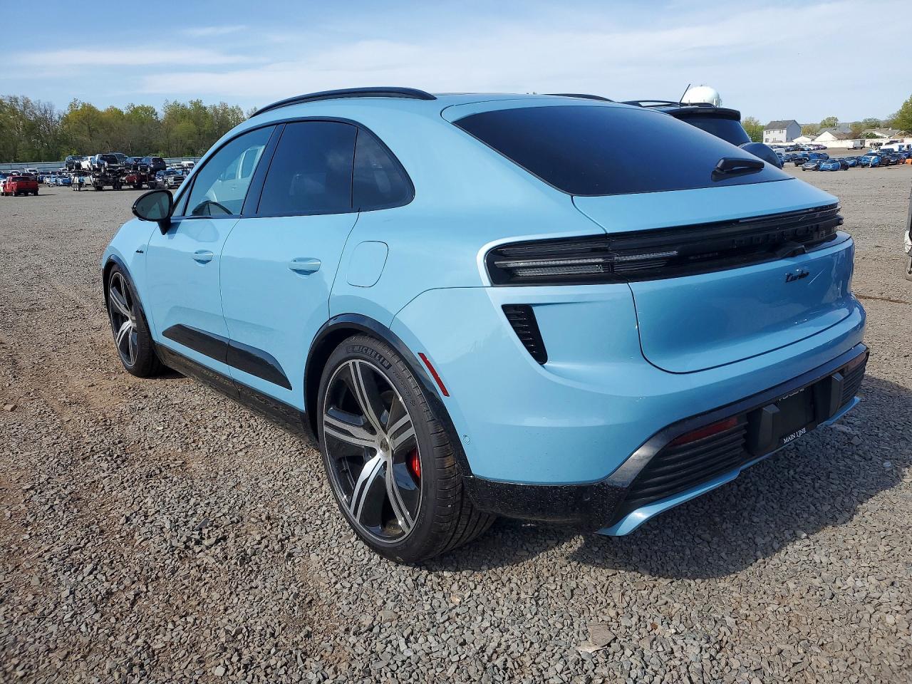 2025 Porsche Macan Turbo - zdjęcie 2