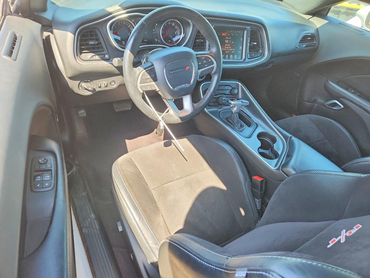 2016 Dodge Challenger R - zdjęcie 9
