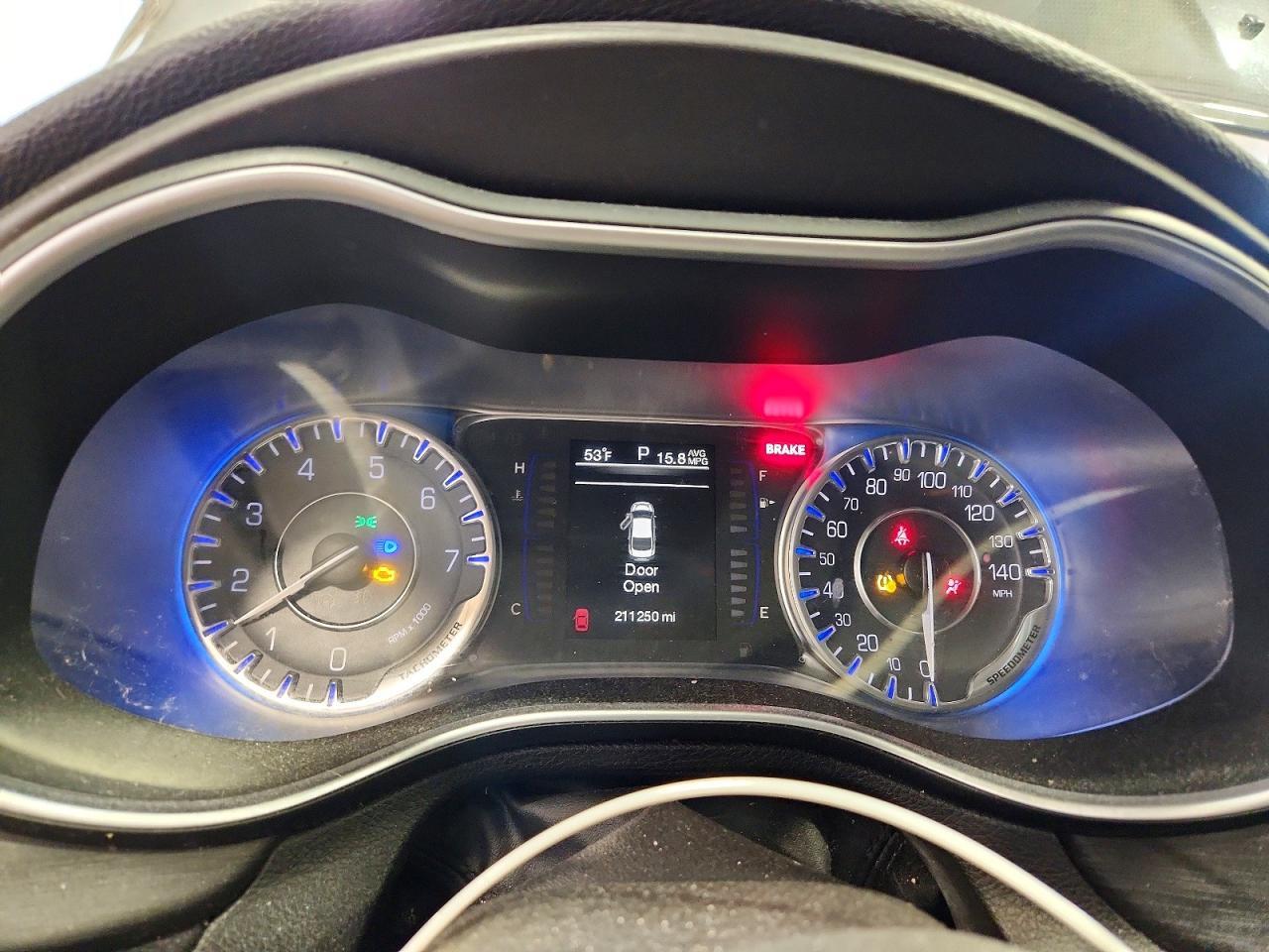 2015 Chrysler 200 Limited - zdjęcie 9