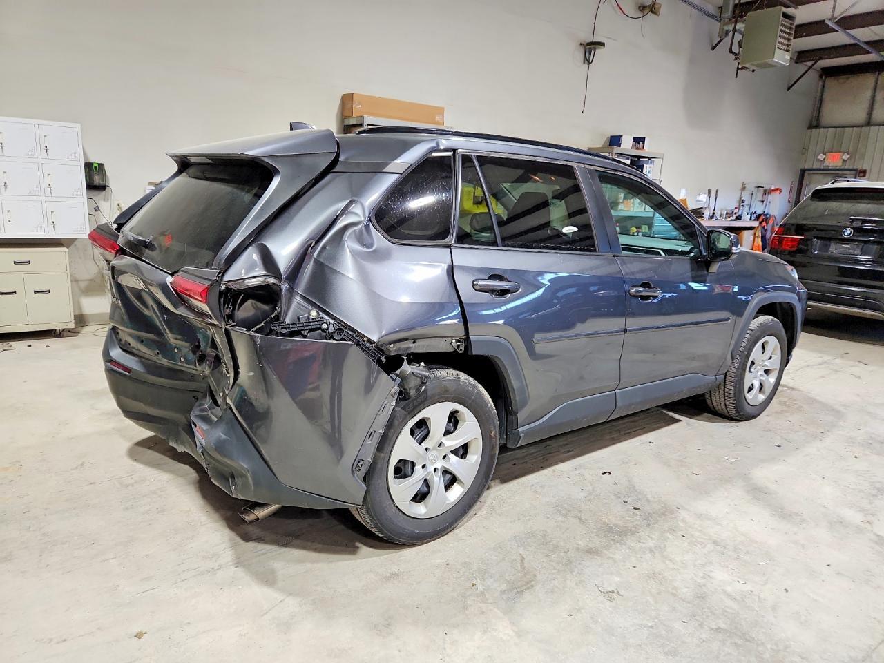 2019 Toyota Rav4 Le - zdjęcie 3