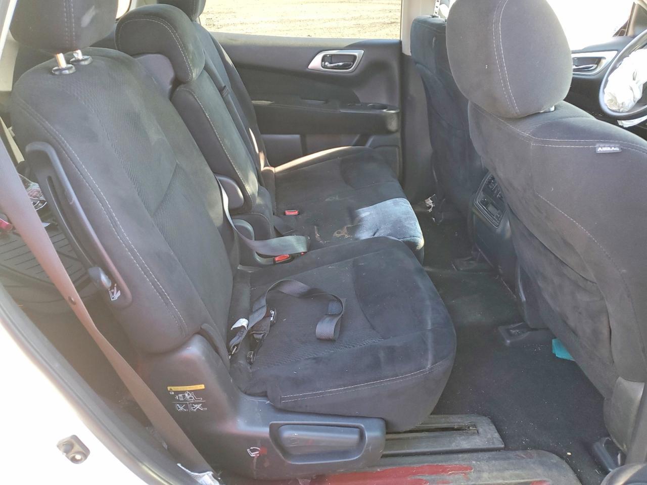 2016 Nissan Pathfinder - zdjęcie 11