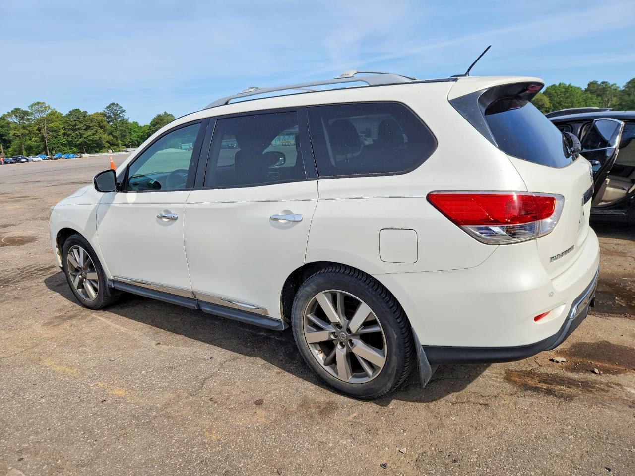 2015 Nissan Pathfinder Platinum - zdjęcie 2