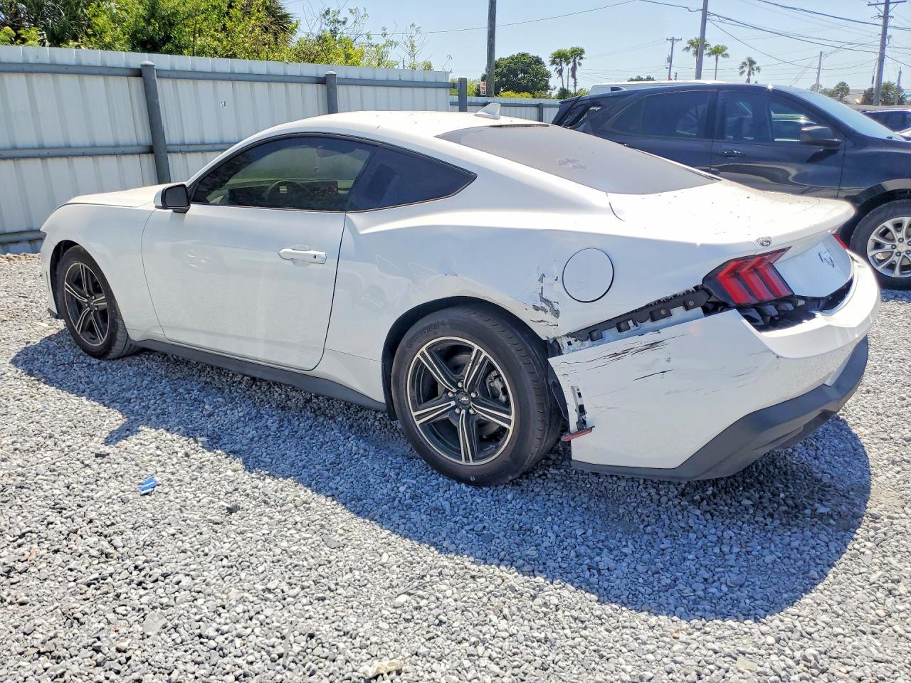 2025 Ford Mustang - zdjęcie 2