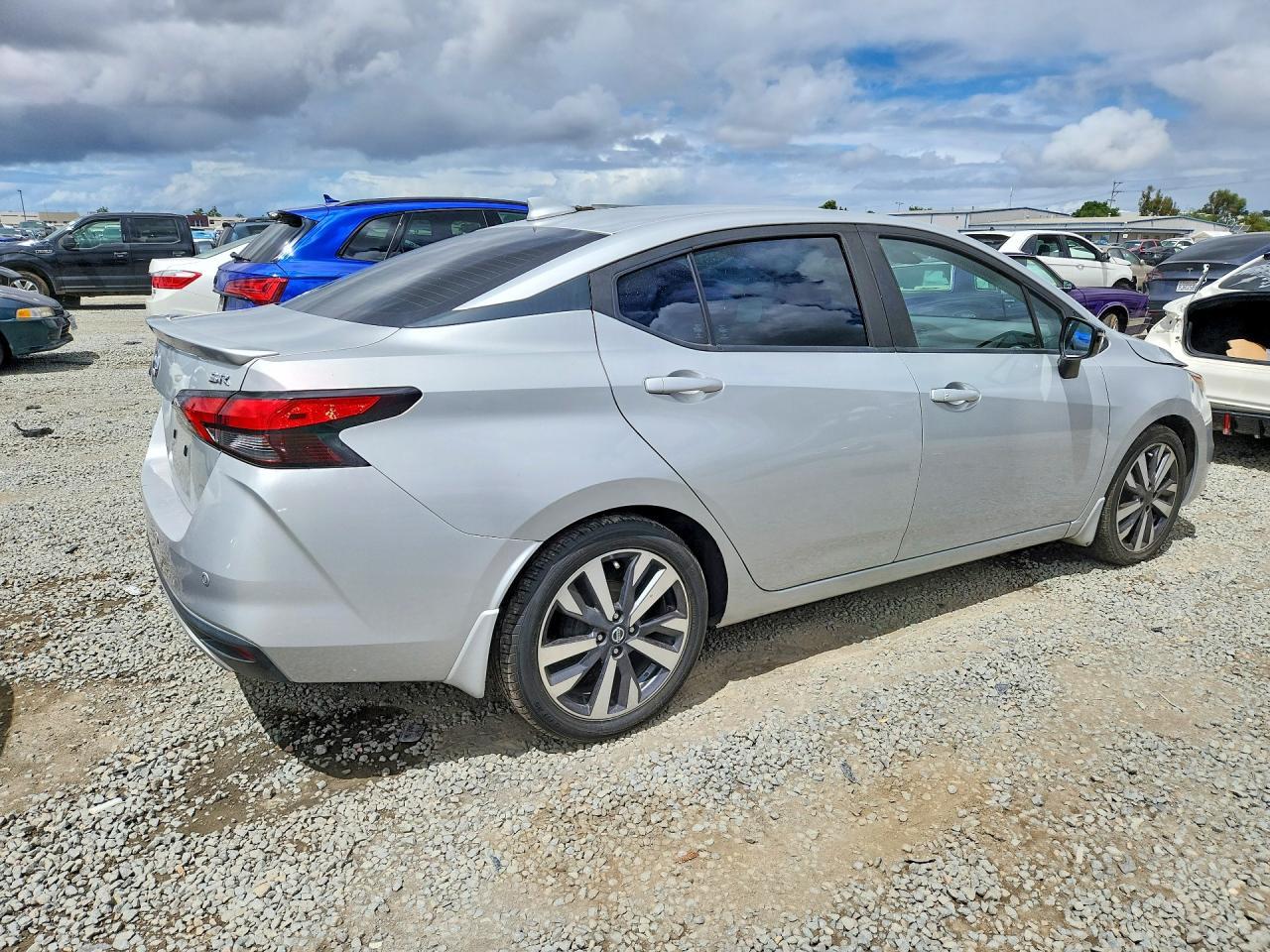 2020 Nissan Versa Sr - zdjęcie 3