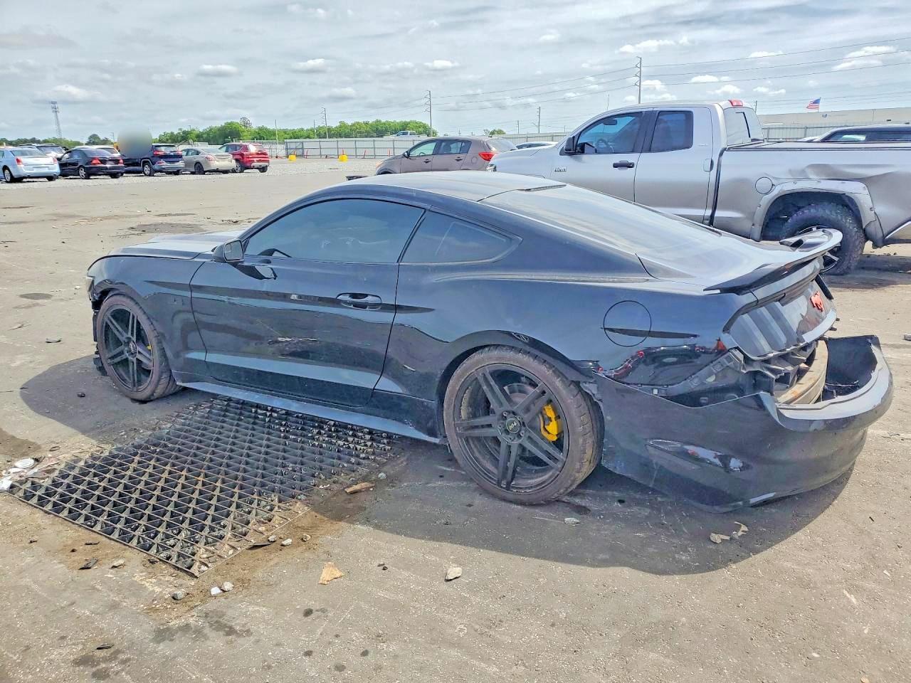 2017 Ford Mustang - zdjęcie 2