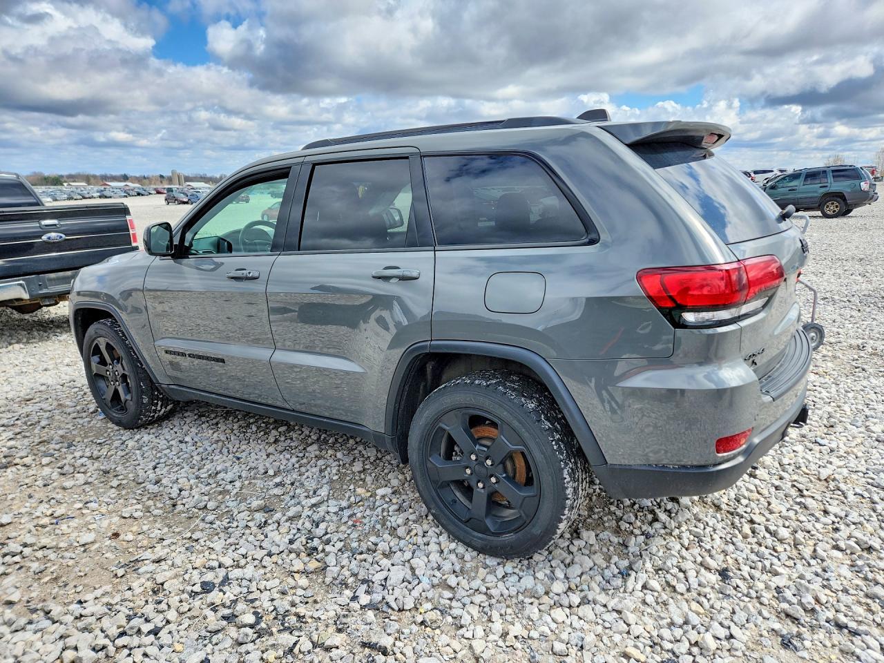 2021 Jeep Grand Cherokee Laredo - zdjęcie 2