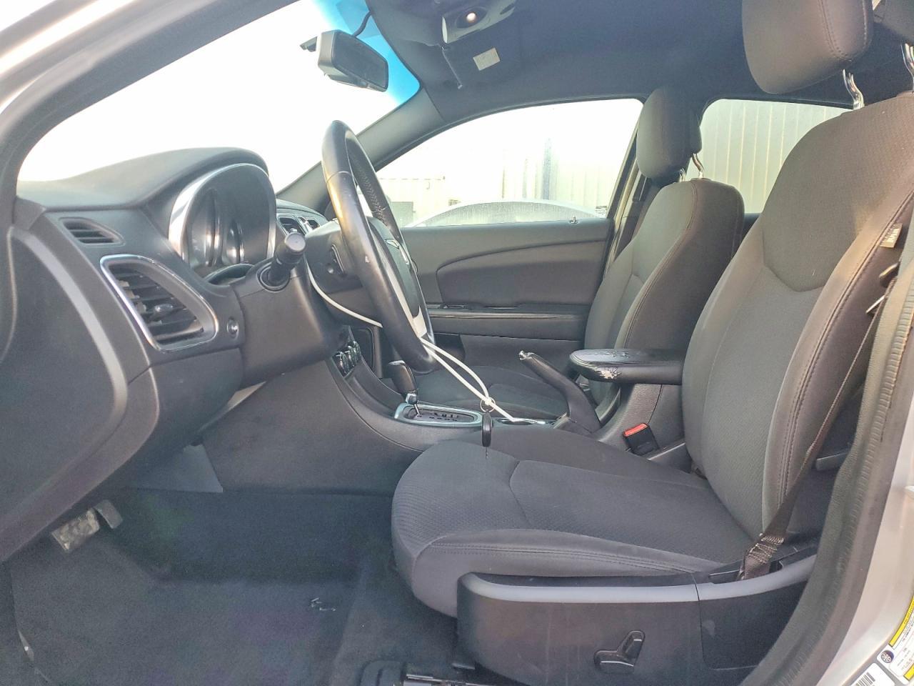 2014 Chrysler 200 Touring - zdjęcie 7