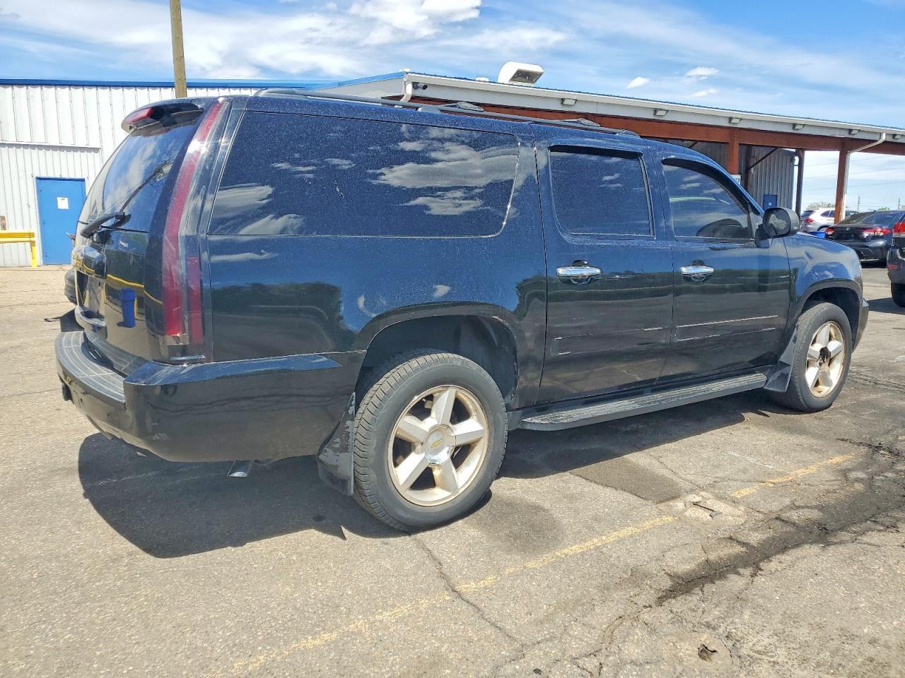 2013 Chevrolet Suburban K1500 Lt - zdjęcie 3