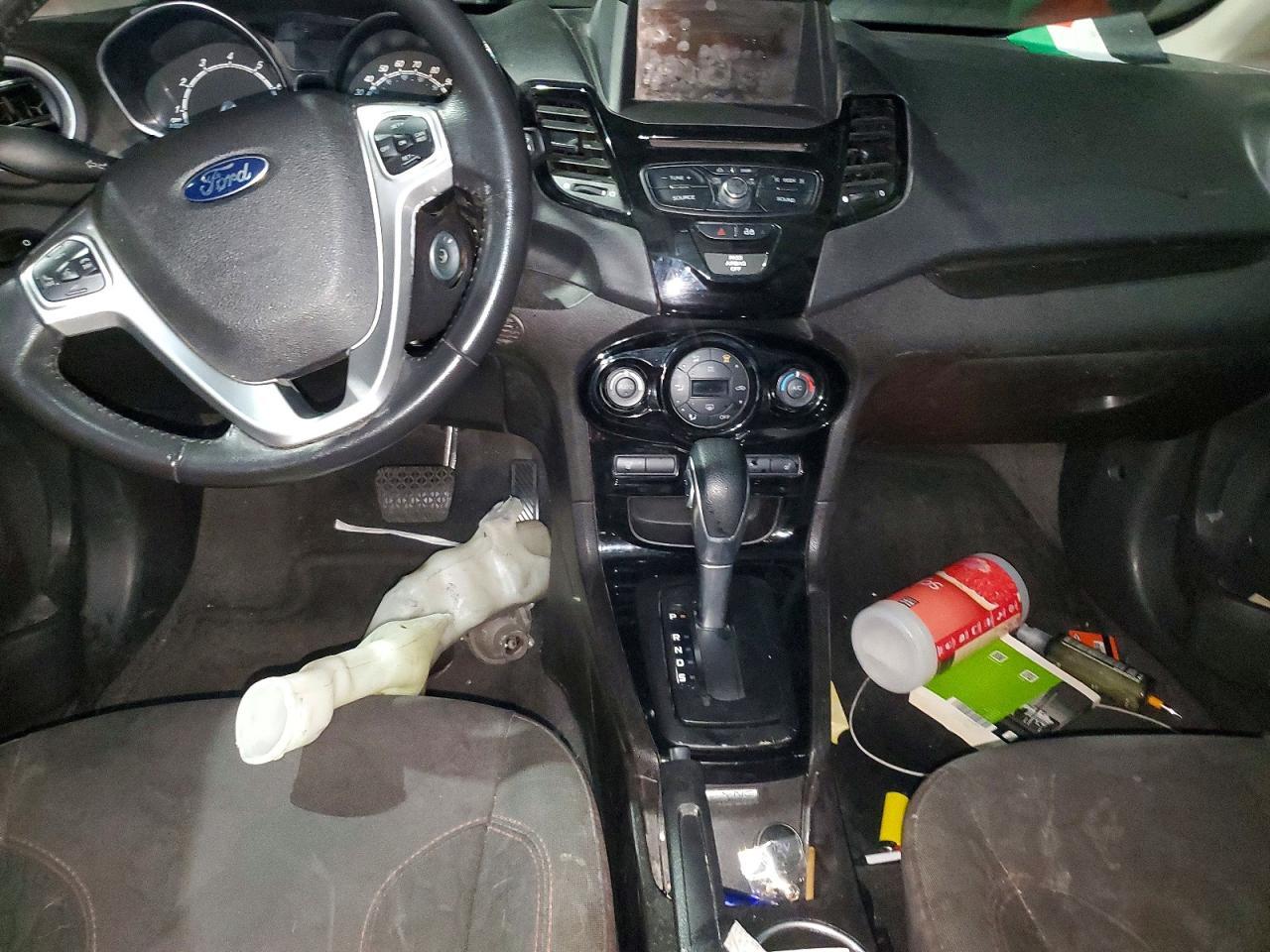 2015 Ford Fiesta Se - zdjęcie 8