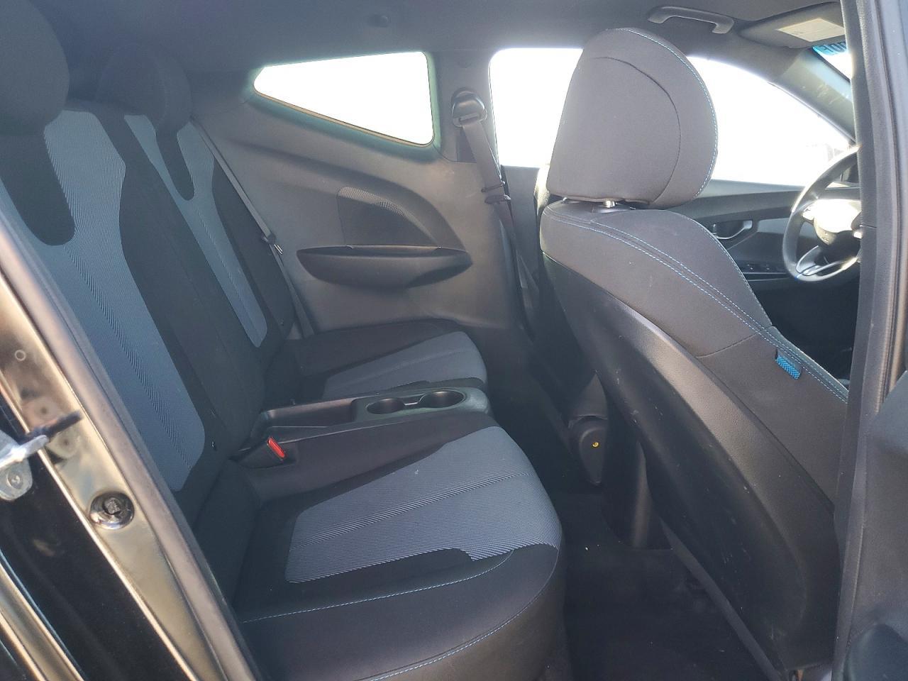 2020 Hyundai Veloster 2.0L - zdjęcie 10