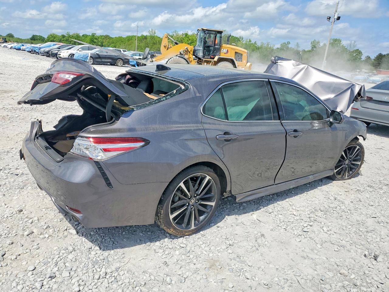 2020 Toyota Camry Xse - zdjęcie 3
