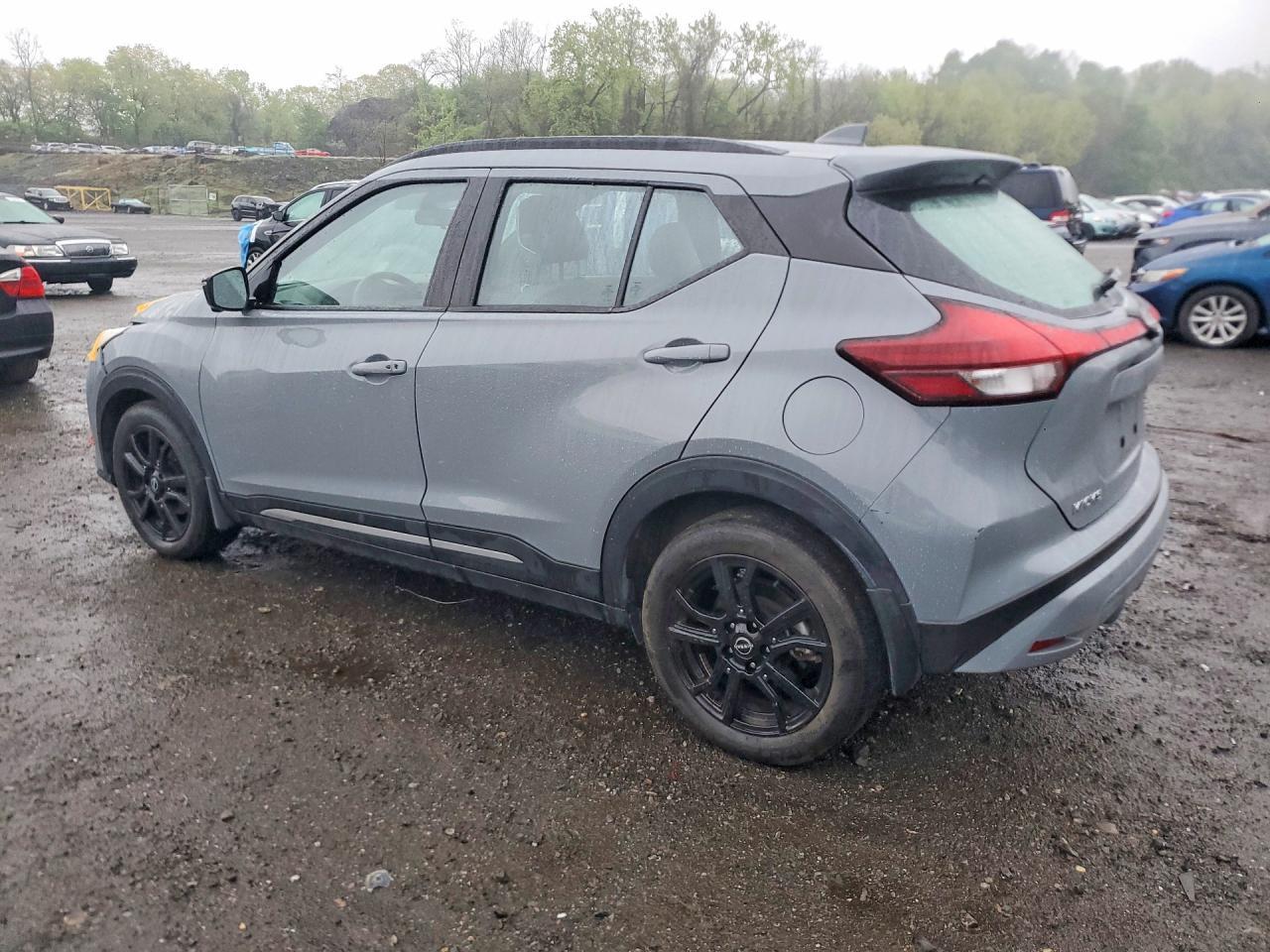 2023 Nissan Kicks Sr - zdjęcie 2