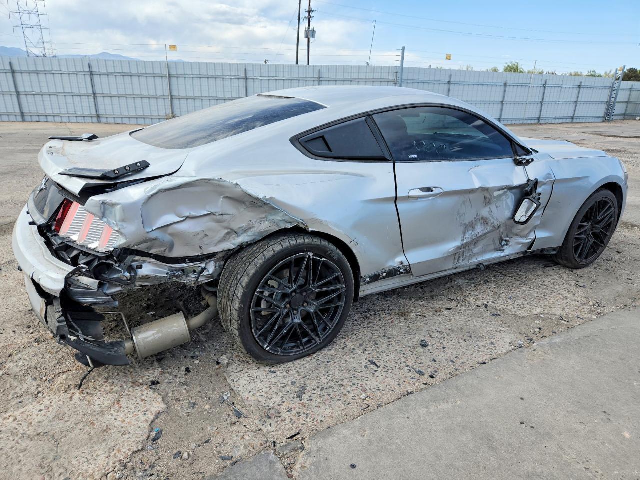2017 Ford Mustang - zdjęcie 3
