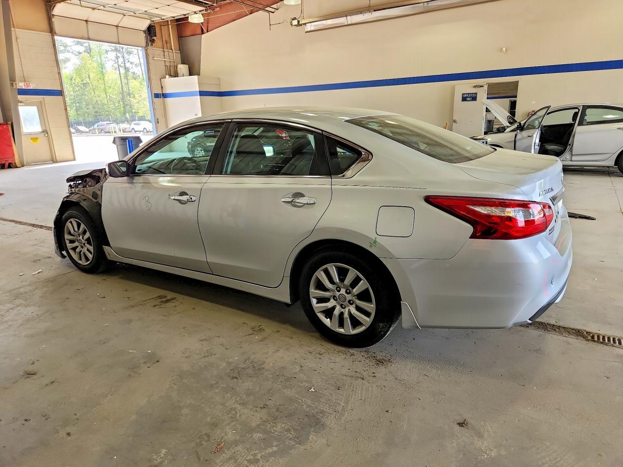 2017 Nissan Altima 2.5 S - zdjęcie 2