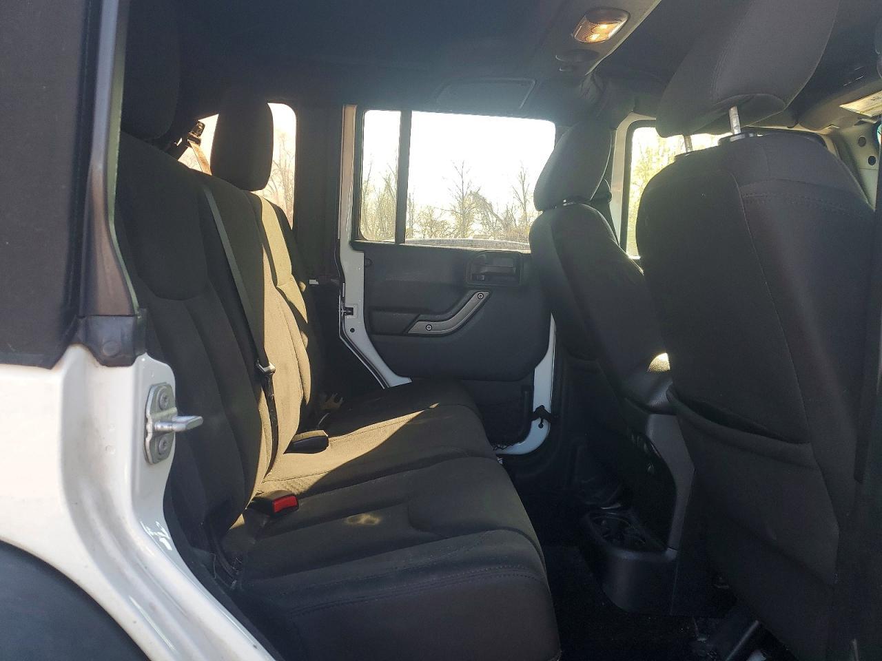 2016 Jeep Wrangler Unlimited Sport - zdjęcie 11
