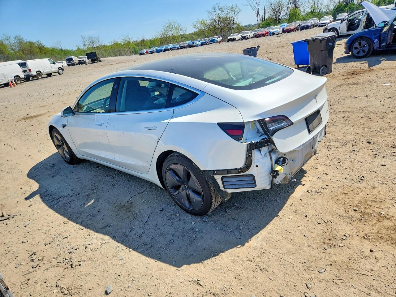 2019 Tesla Model 3 - zdjęcie 2