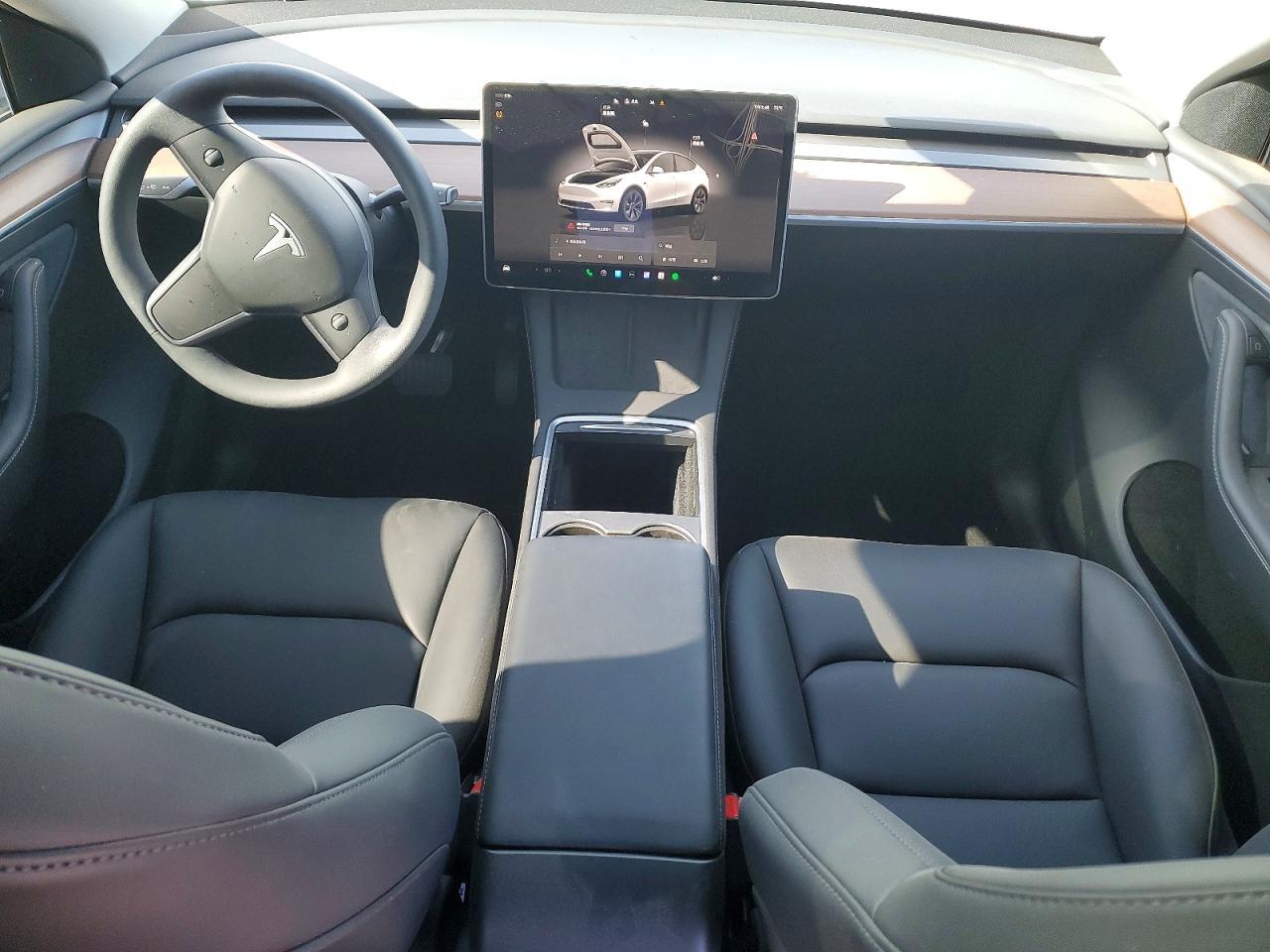 2025 Tesla Model Y - zdjęcie 8