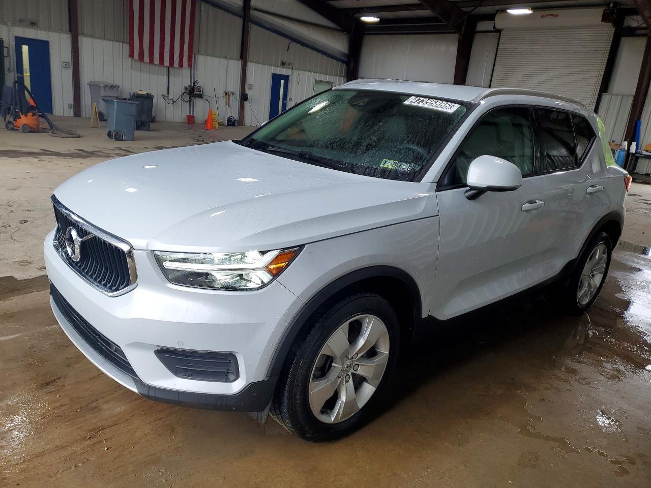 2020 Volvo Xc40 T5 Momentum - zdjęcie główne