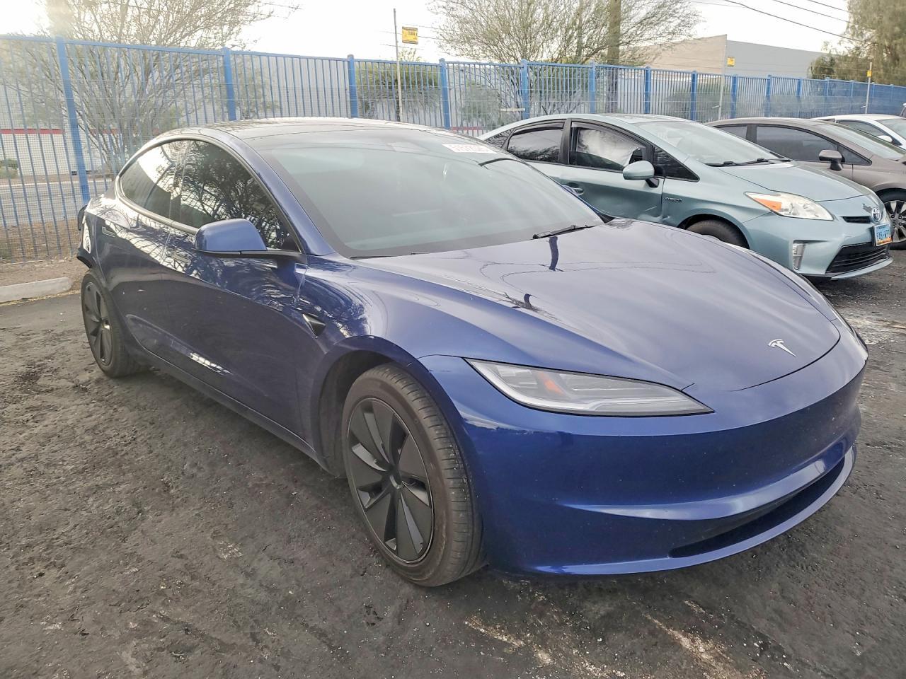 2025 Tesla Model 3 - zdjęcie 4