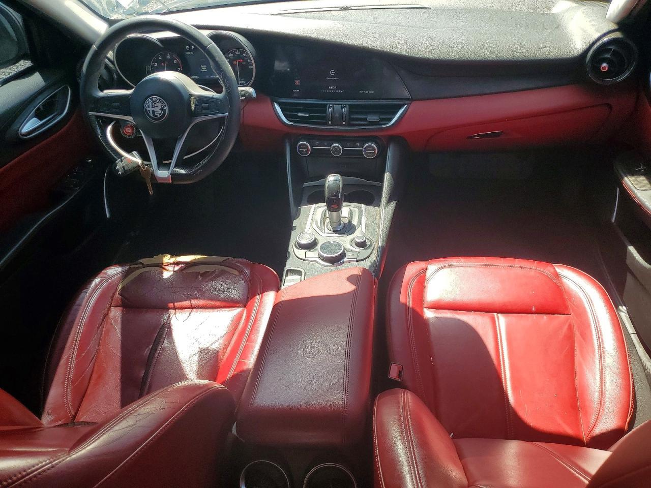 2019 Alfa Romeo Giulia - zdjęcie 8