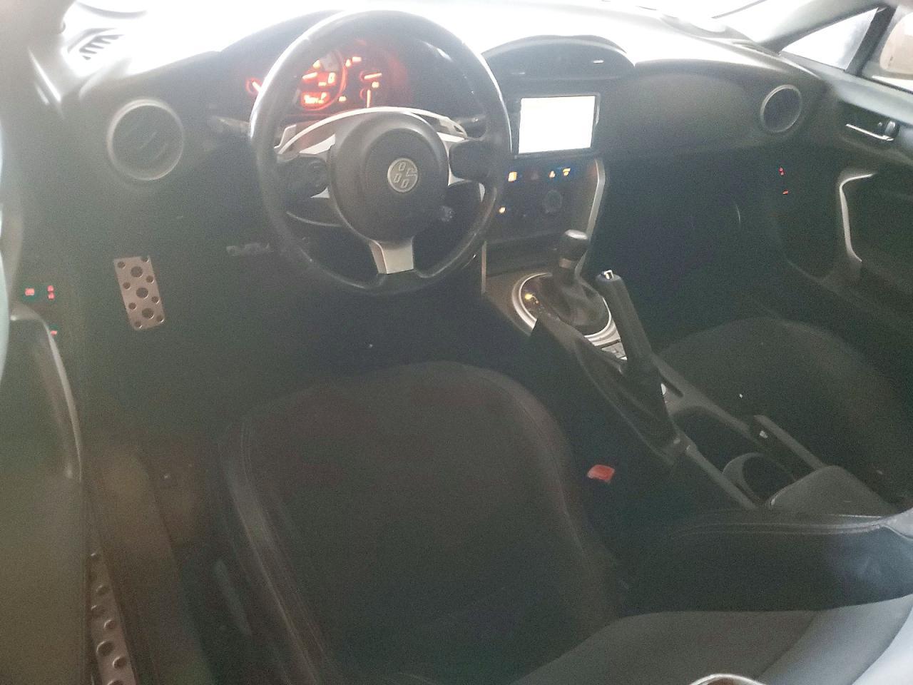 2017 Toyota 86 Base - zdjęcie 8