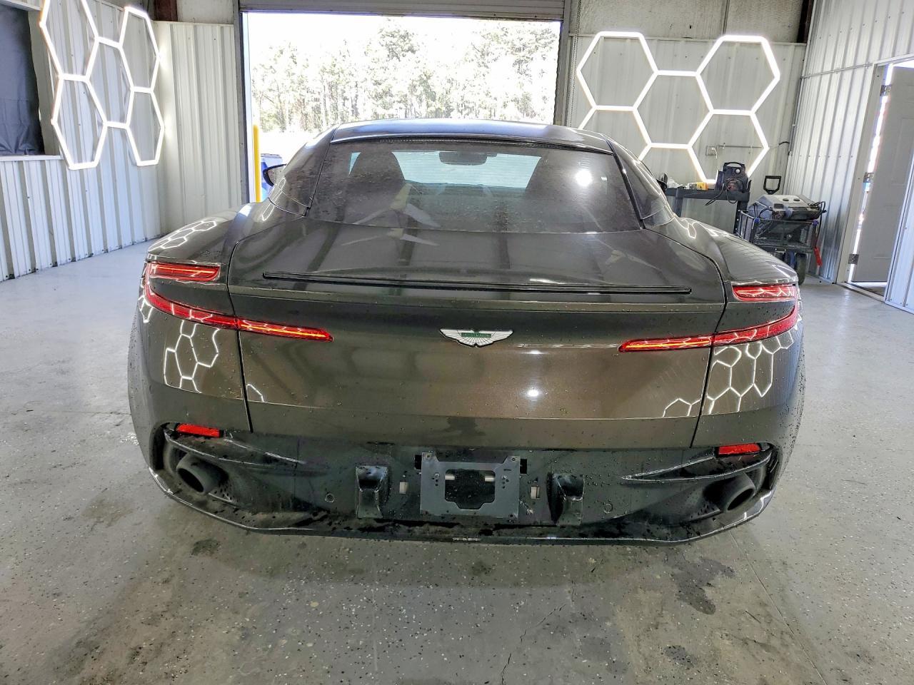 2017 Aston Martin Db11 - zdjęcie 6