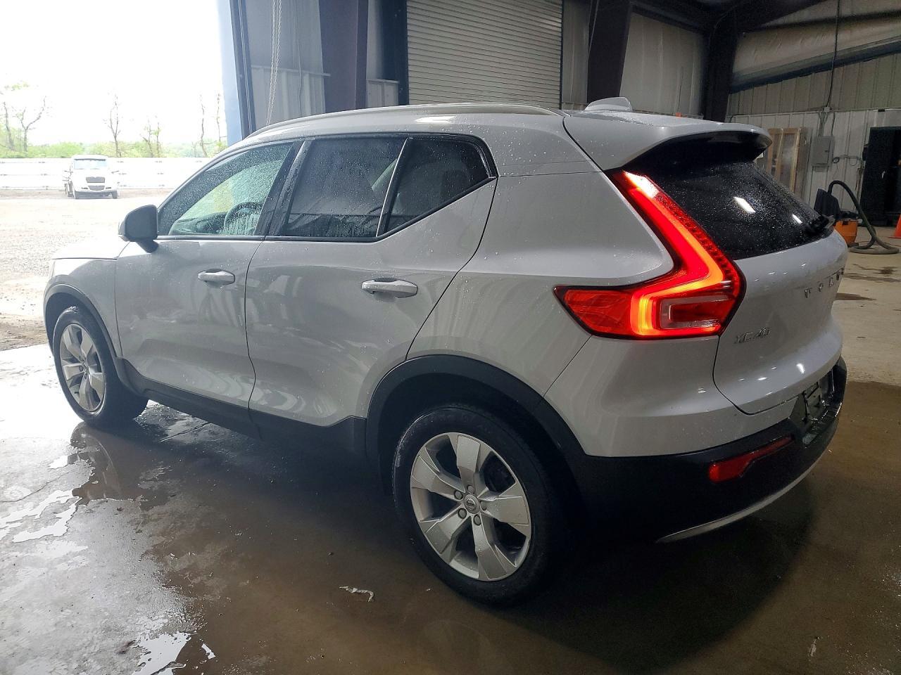2020 Volvo Xc40 T5 Momentum - zdjęcie 2