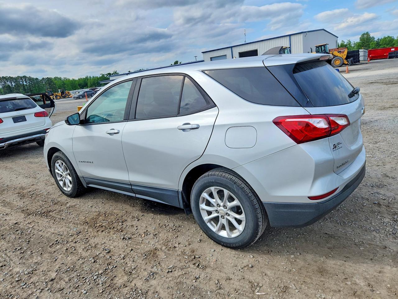 2020 Chevrolet Equinox Ls - zdjęcie 2