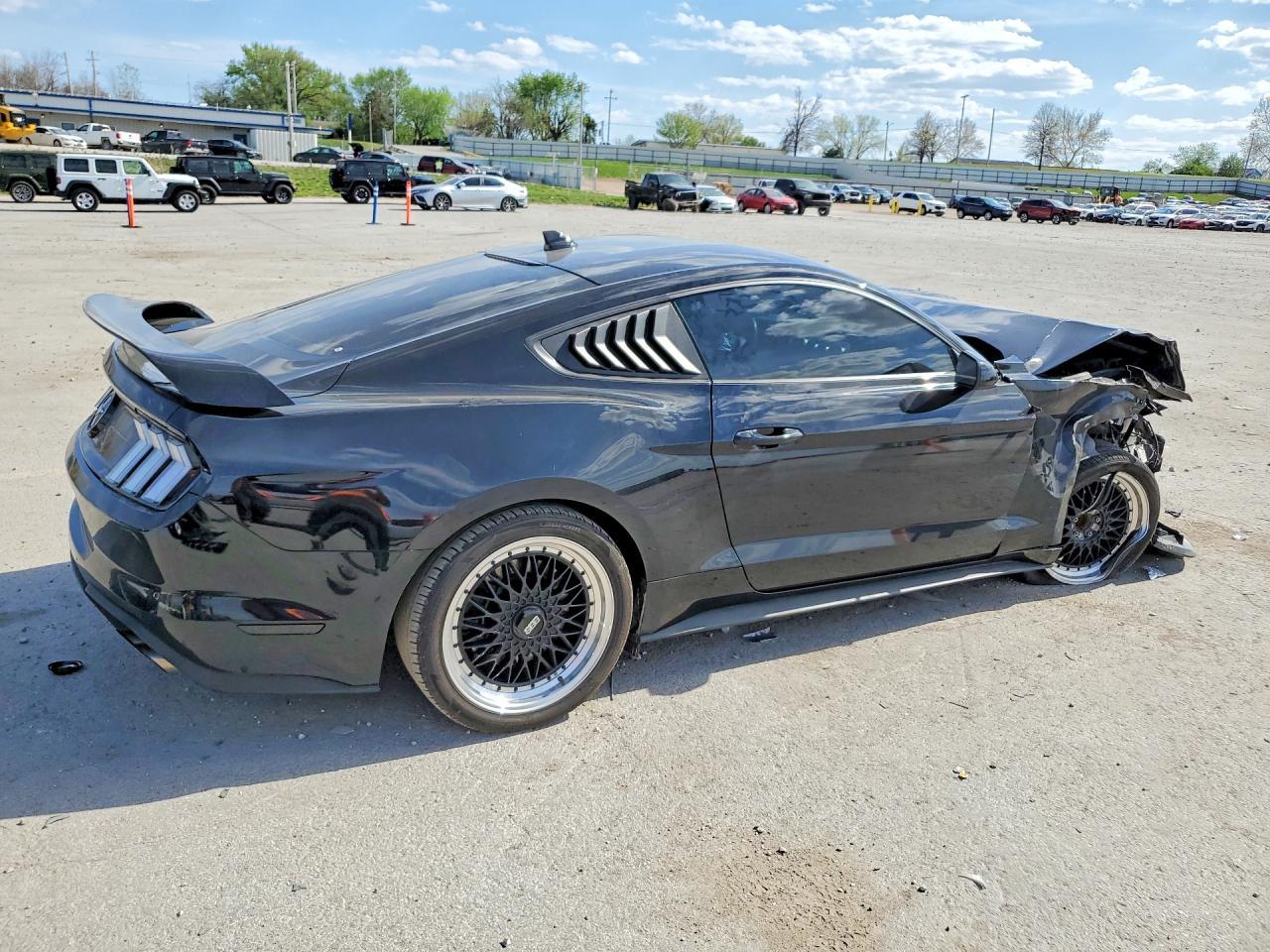 2021 Ford Mustang - zdjęcie 3