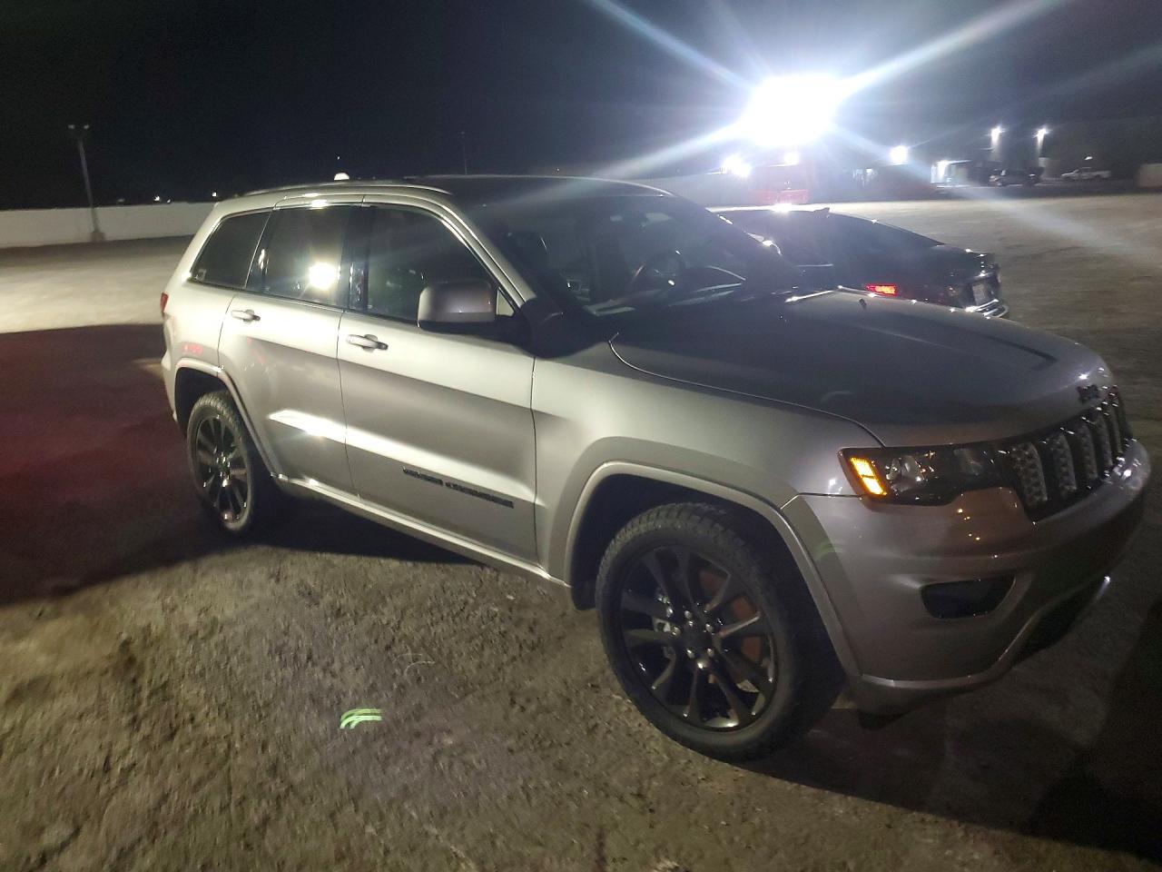 2021 Jeep Grand Cherokee Laredo - zdjęcie 4