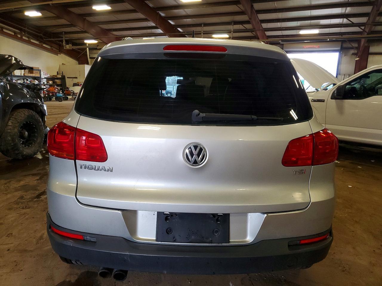 2016 Volkswagen Tiguan S - zdjęcie 6