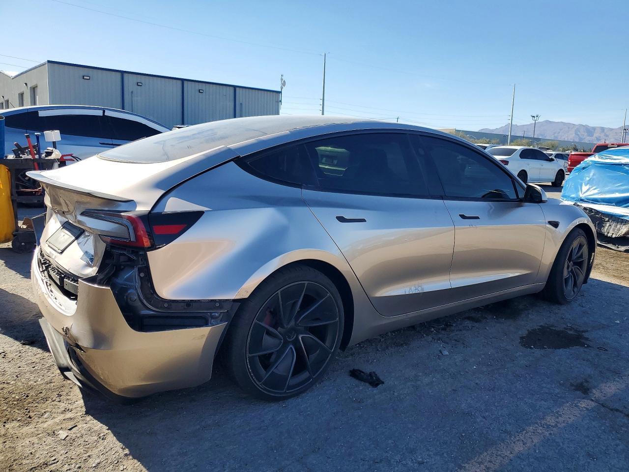 2024 Tesla Model 3 - zdjęcie 3