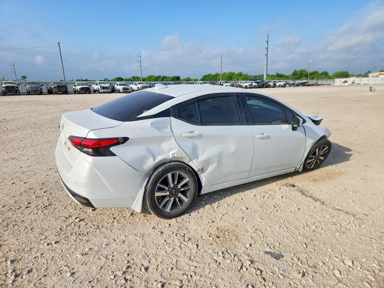 2025 Nissan Versa Sv - zdjęcie 3