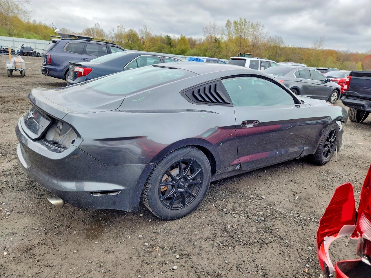 2019 Ford Mustang - zdjęcie 3