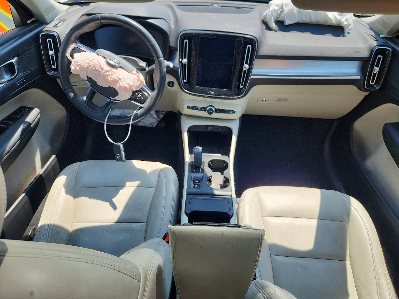 2020 Volvo Xc40 T4 Momentum - zdjęcie 8
