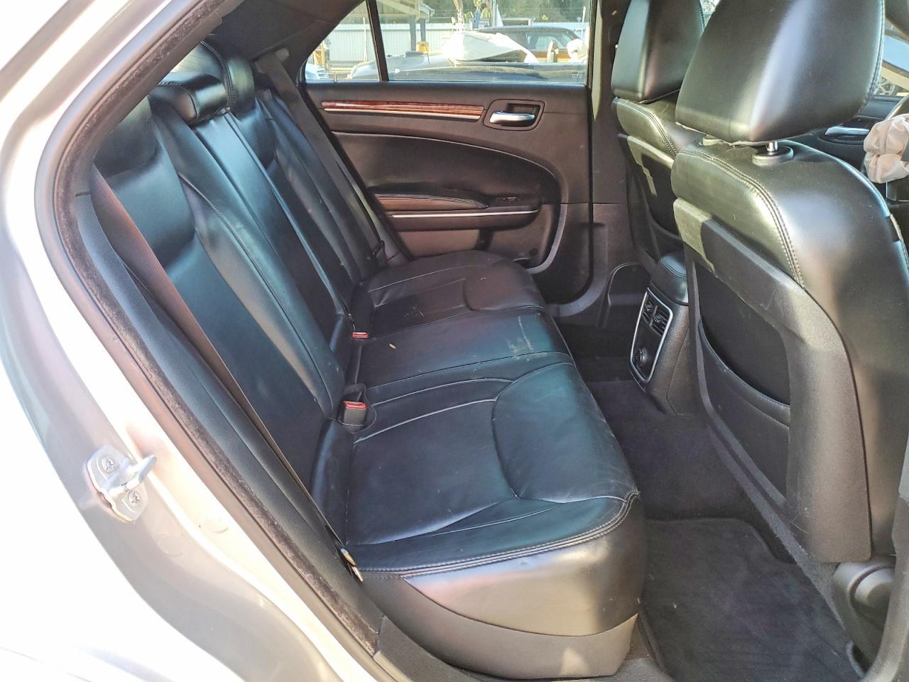 2014 Chrysler 300 - zdjęcie 19