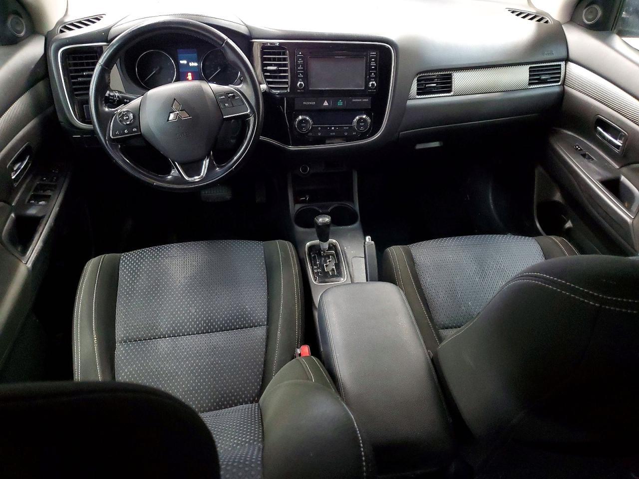 2016 Mitsubishi Outlander Se - zdjęcie 8