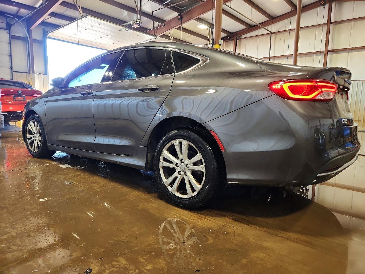 2015 Chrysler 200 Limited - zdjęcie 2