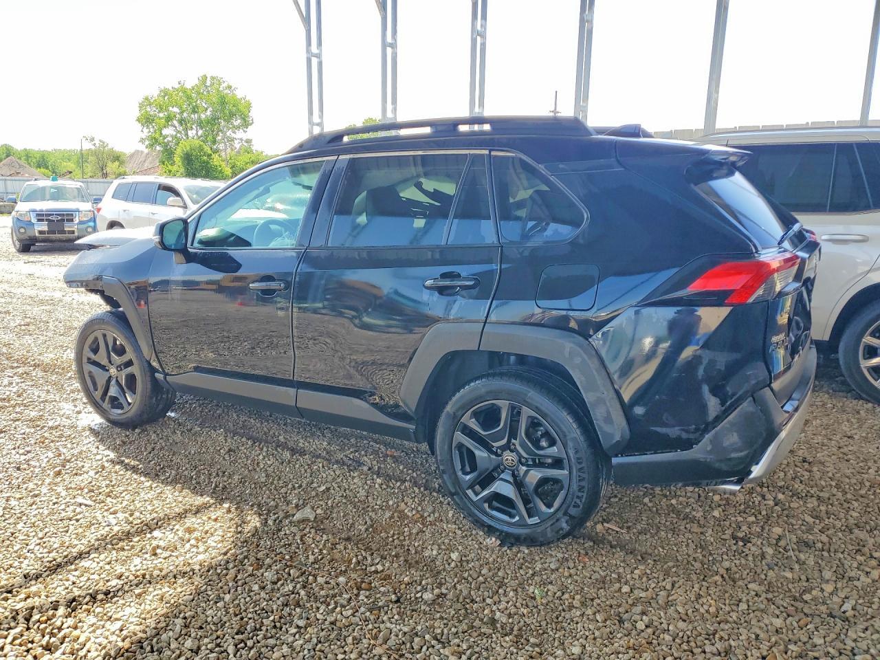 2023 Toyota Rav4 Adventure - zdjęcie 2