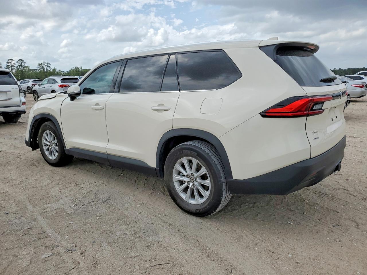 2024 Toyota Grand Highlander Xle - zdjęcie 2