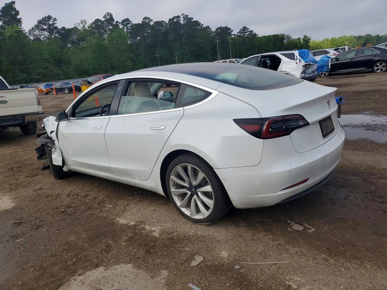 2020 Tesla Model 3 - zdjęcie 2