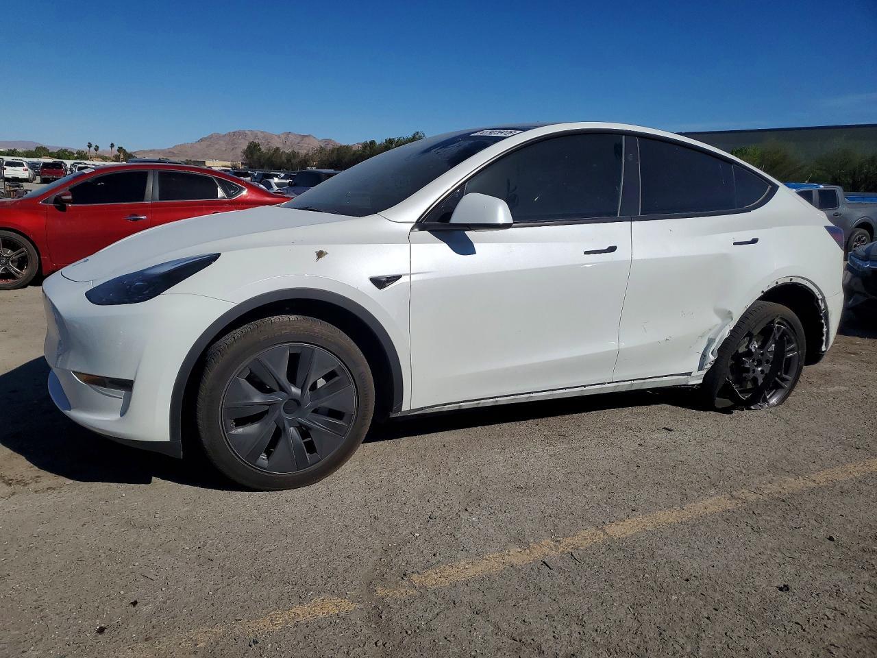 2025 Tesla Model Y - zdjęcie główne