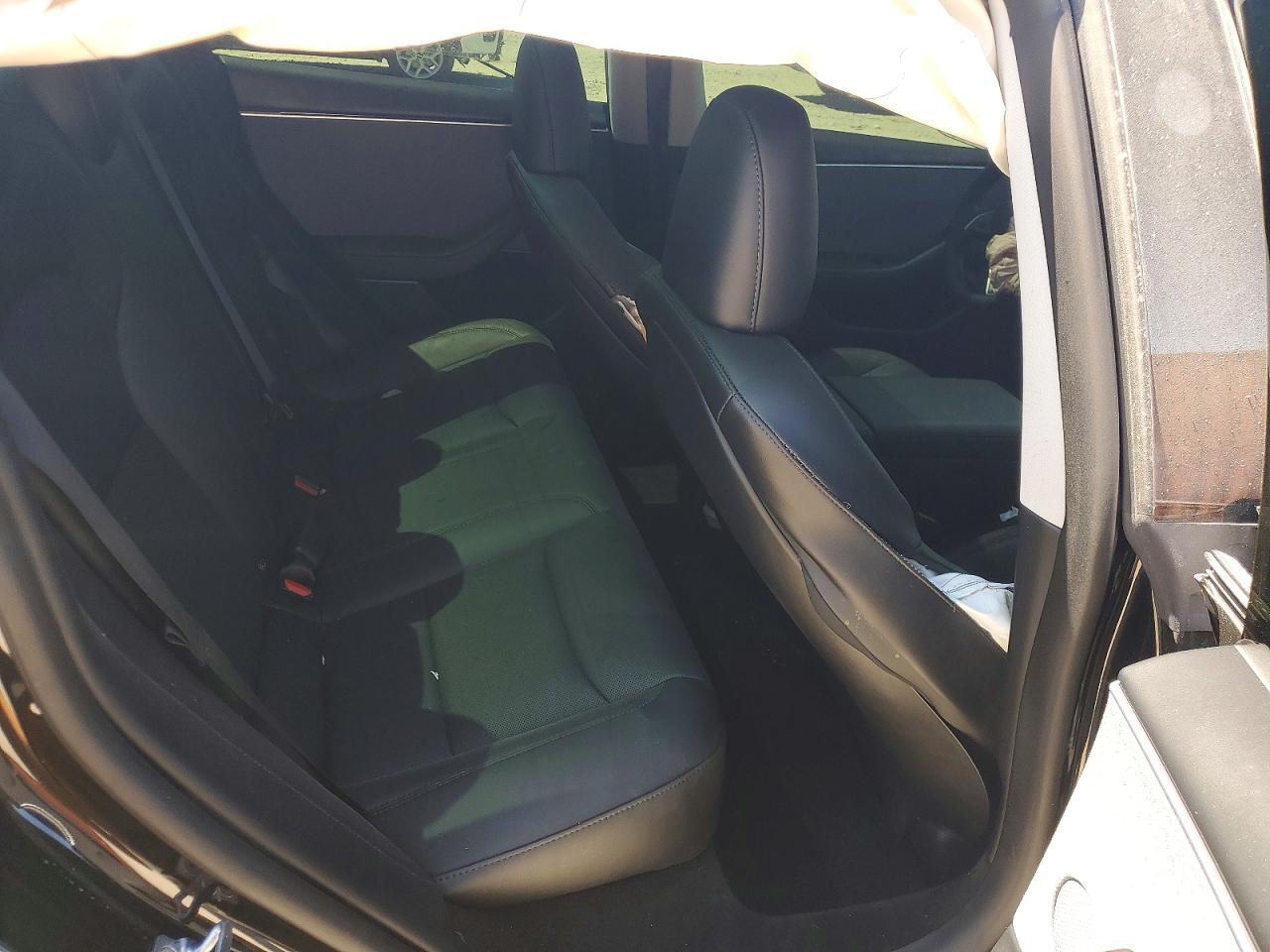 2025 Tesla Model 3 - zdjęcie 10