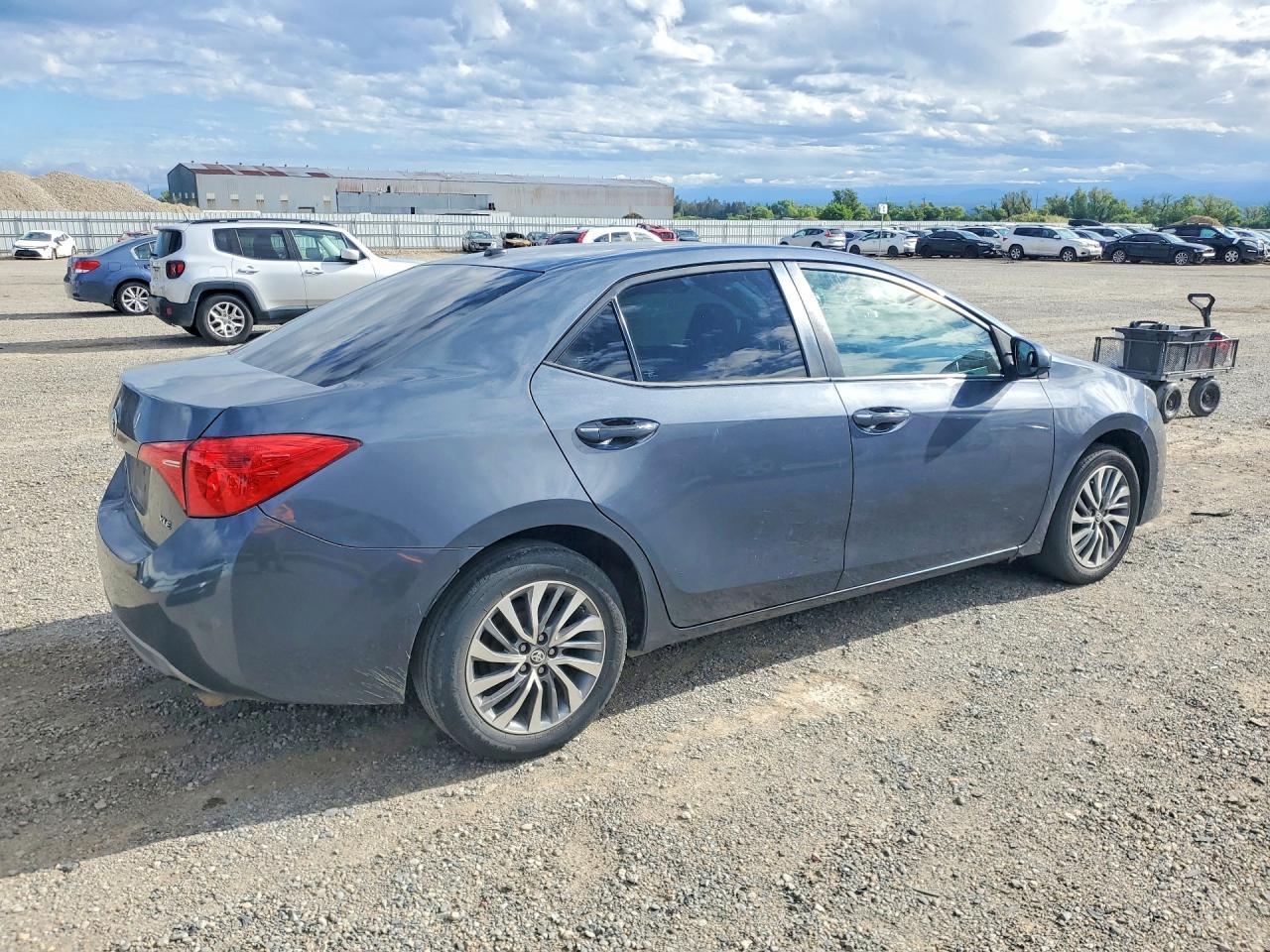 2017 Toyota Corolla Xle - zdjęcie 3
