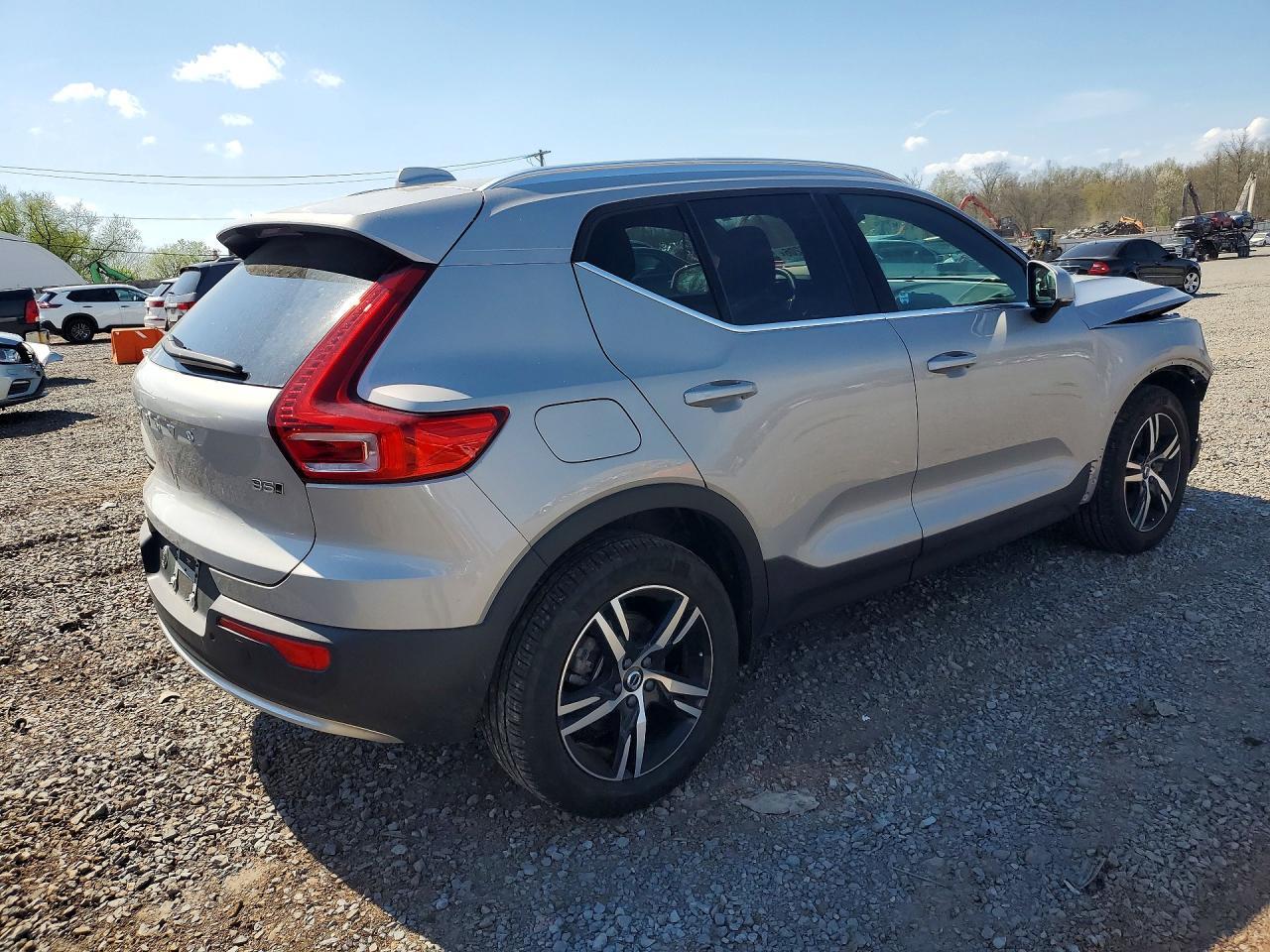2025 Volvo Xc40 Core - zdjęcie 3