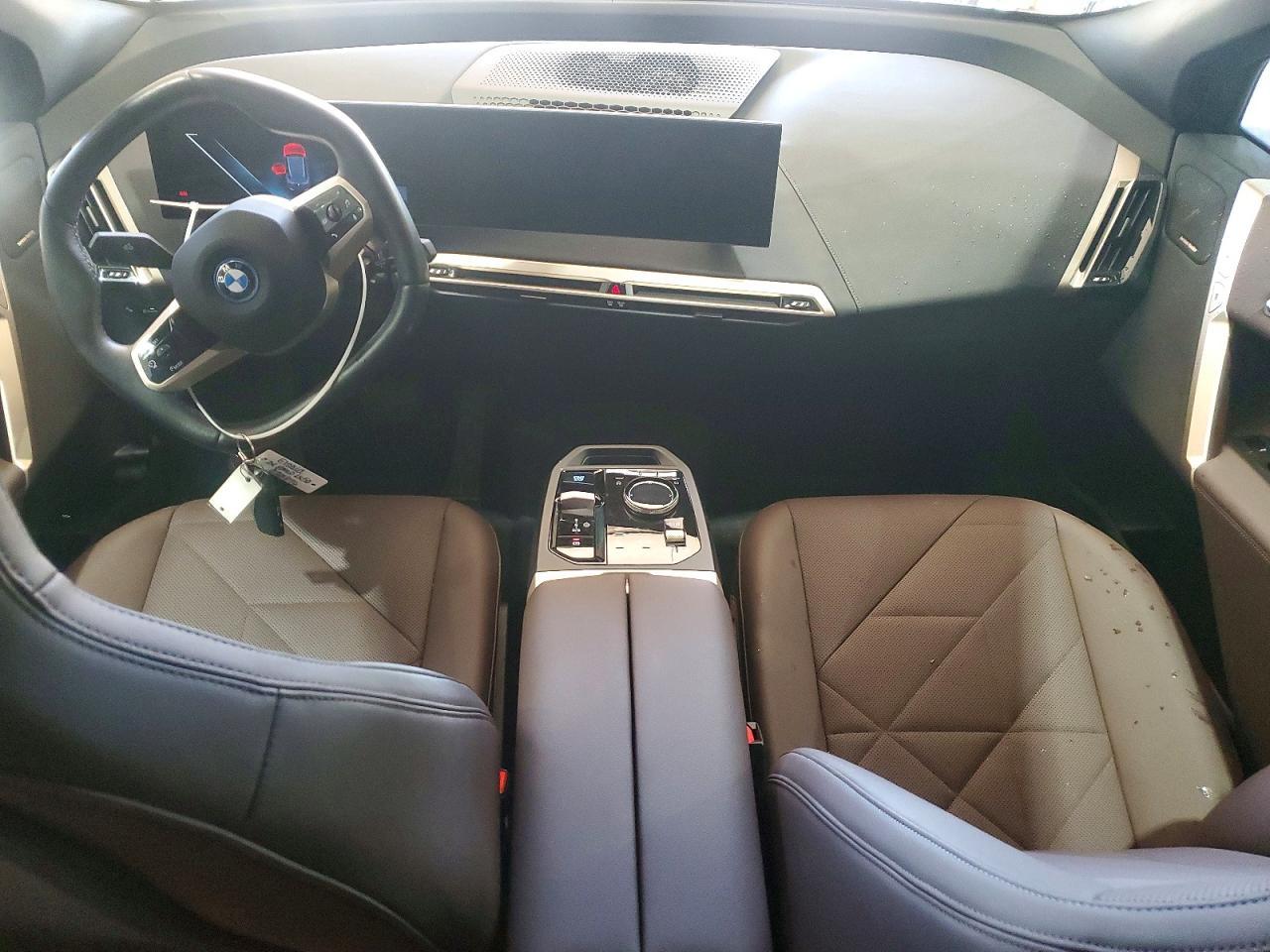 2024 BMW Ix xDrive50 - zdjęcie 8